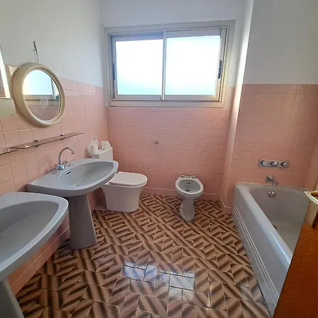 Apartment Centre, Climatise, Parking *