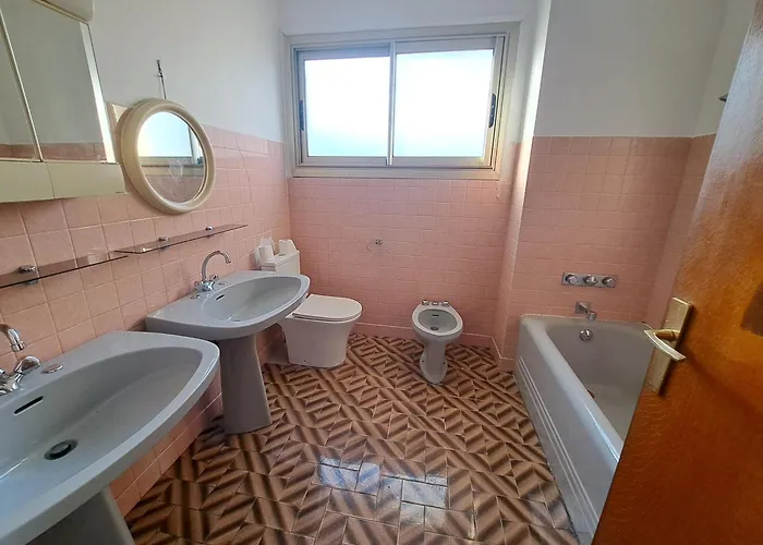 Apartment Centre, Climatise, Parking *